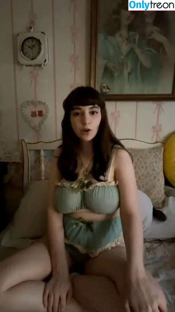 porcelainmilkbottle nude photo #0038 (sleepylittledolly / u379634773)