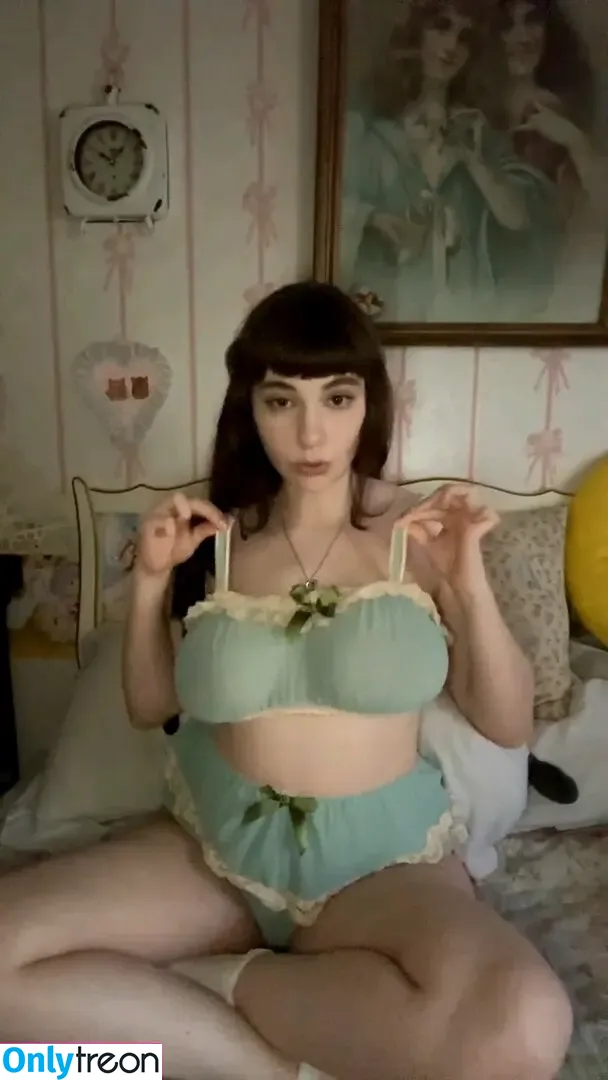 porcelainmilkbottle nude photo #0042 (sleepylittledolly / u379634773)