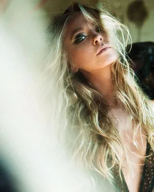 Portia Doubleday / portiadd фото голая #0007