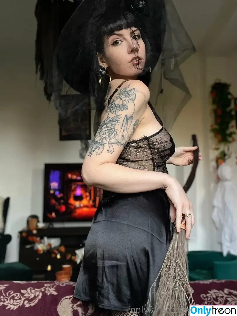 potatoslav nude photo #0229 (Rachel Lawrick / rachel_potato85)