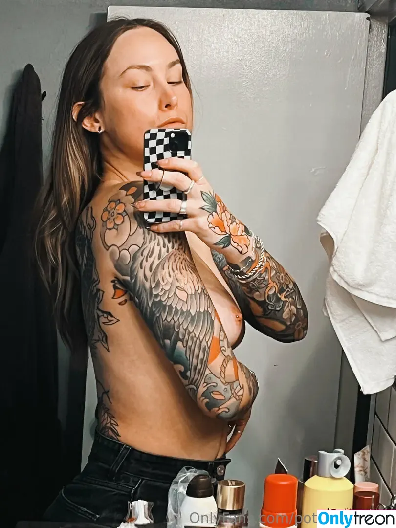 pottymouth_h nude photo #0424 (iampottymouth)