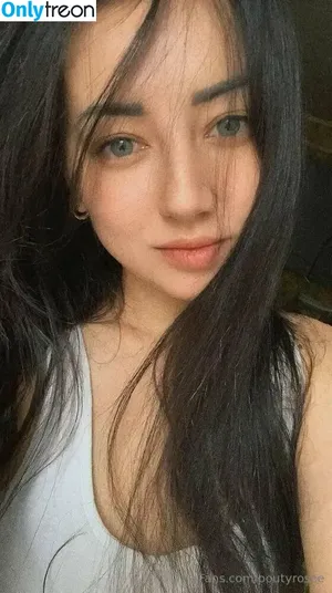 poutyrosee / pouty__official фото голая #0112