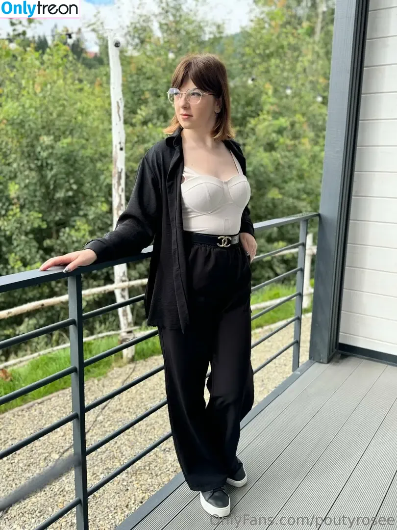 poutyrosee nude photo #0018 (pouty__official)