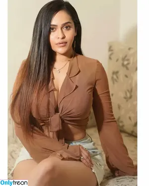 Prajakta Dusane / praju_starlet nude photo #0017