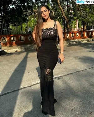 Prajakta Dusane / praju_starlet nude photo #0025