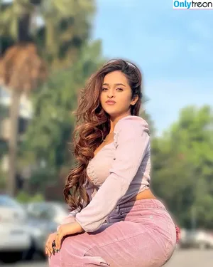 Prajakta Dusane / praju_starlet nude photo #0057