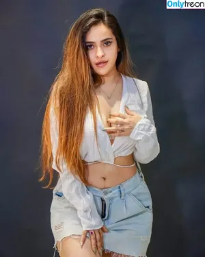 Prajakta Dusane / praju_starlet nude photo #0084