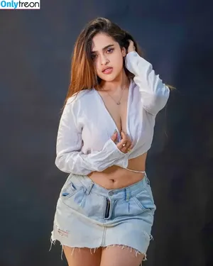 Prajakta Dusane / praju_starlet nude photo #0085