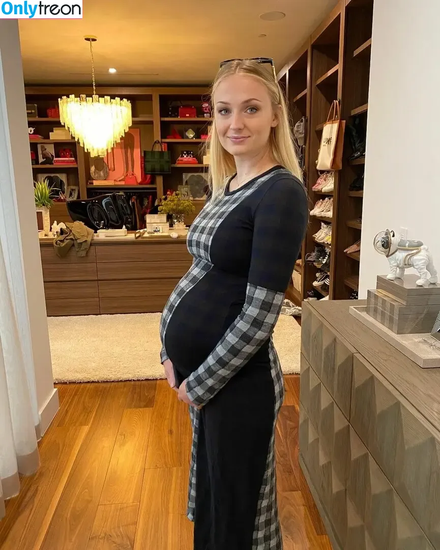 Pregnant Celebs голая photo #0098 (pregnant.celebrities)