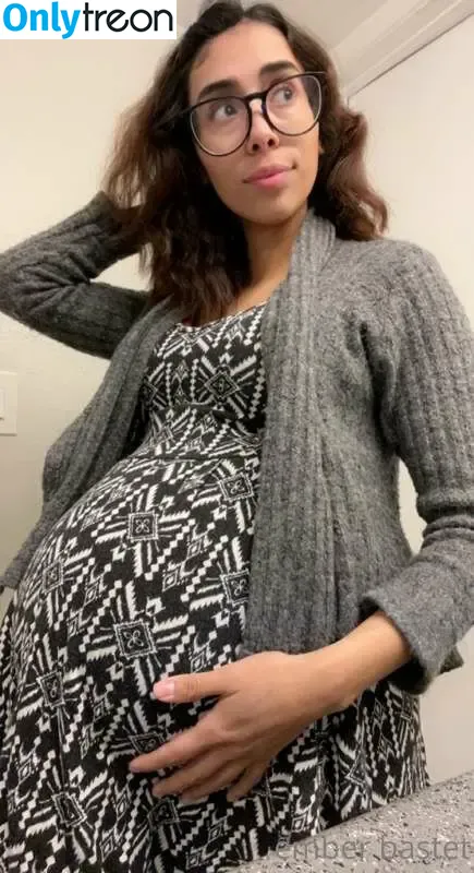 Pregnant Ember nude photo #0001 (emberbastet)