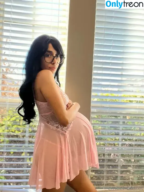 Pregnant Ember nude photo #0033 (emberbastet)