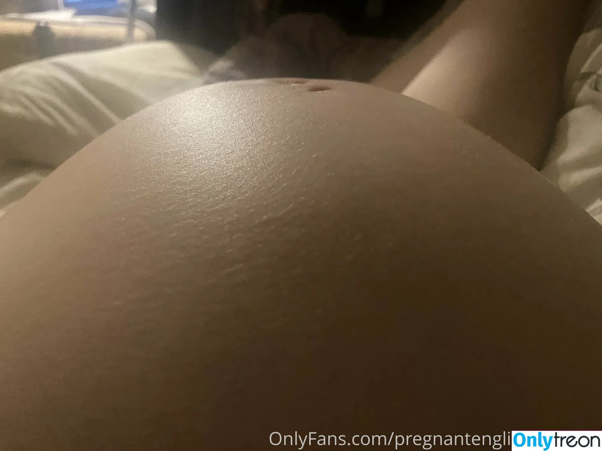 pregnantenglishrosefree nude photo #0018 (littleredridinginthe_hood)