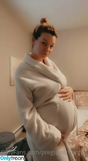 pregnantmorgan / expecting_grey nude photo #0014