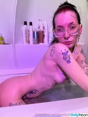 prettylittlefreak13 / pre.ttylil13 nude photo #0069