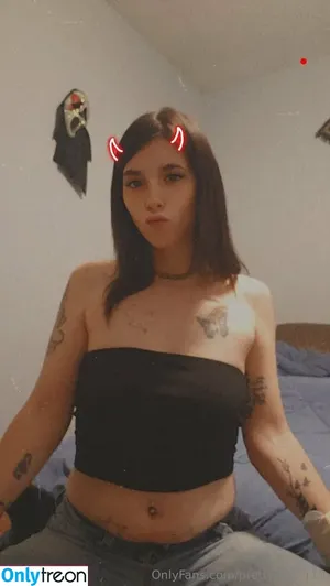 prettypixie113 / prettypixxiez nude photo #0096