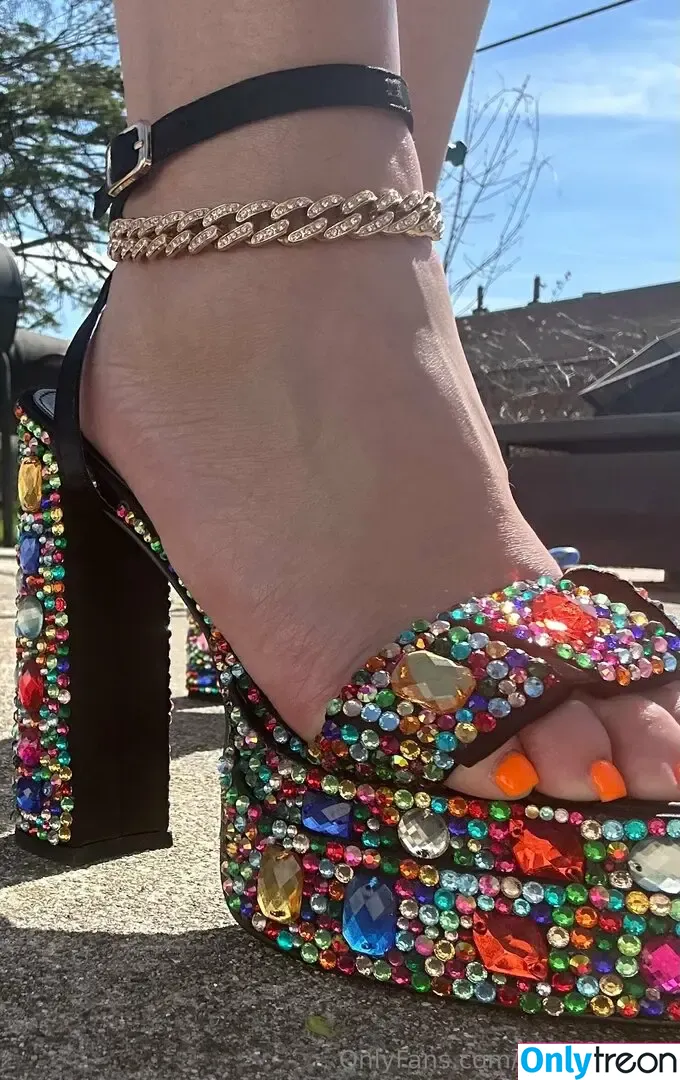 prettyyheelz голая photo #0020 (prettyyheelz)