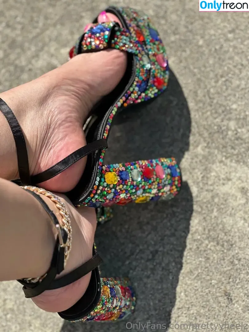 prettyyheelz голая photo #0024 (prettyyheelz)