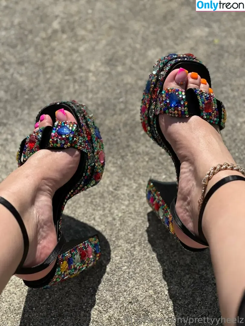 prettyyheelz голая photo #0025 (prettyyheelz)