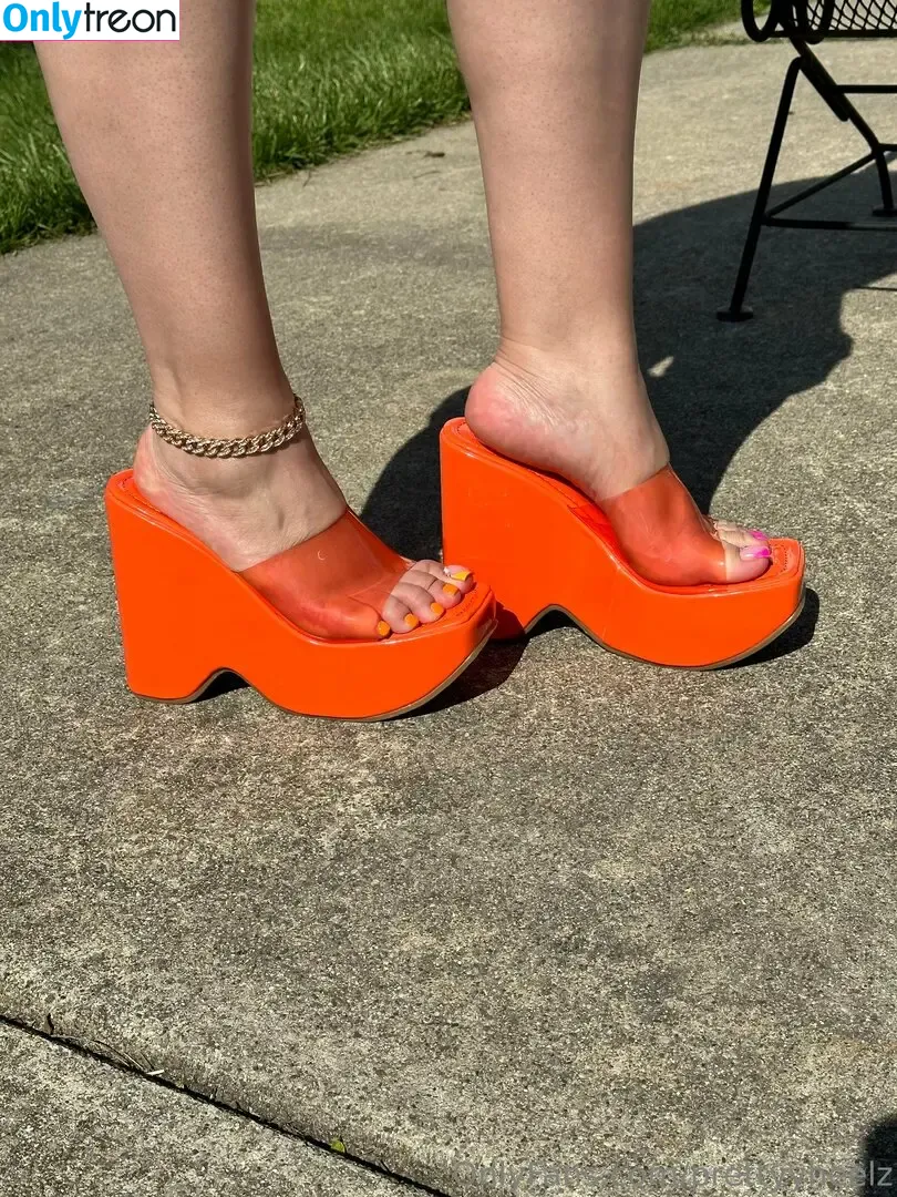 prettyyheelz nude photo #0027 (prettyyheelz)