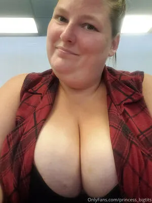 Princess Big Tits / princess_bigtits nude photo #0001