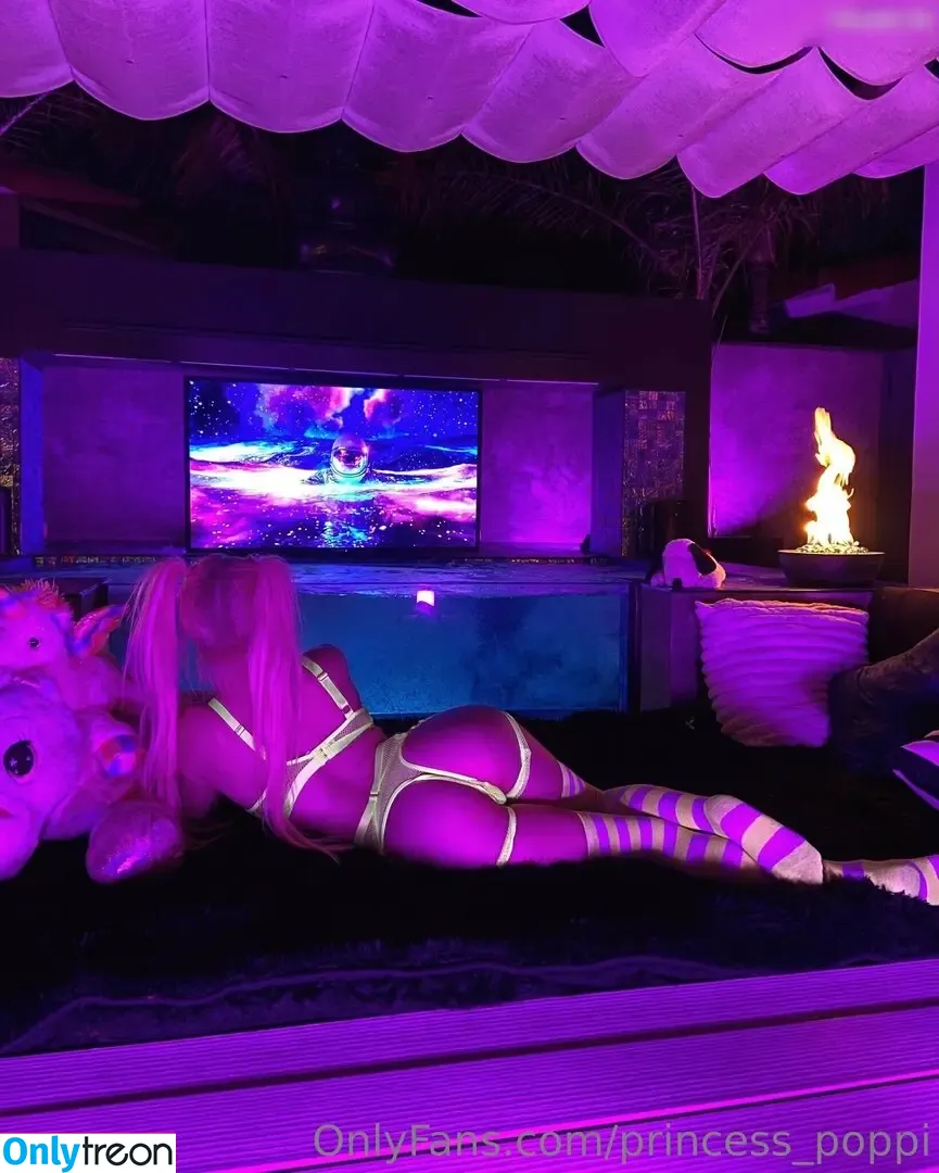 Princess_Poppi nude photo #0208 (Poppidoux / daisywaifufree / princess_poppy_vt)