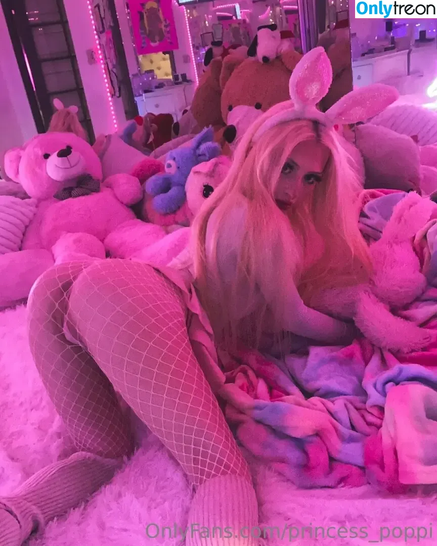 Princess_Poppi nude photo #0221 (Poppidoux / daisywaifufree / princess_poppy_vt)