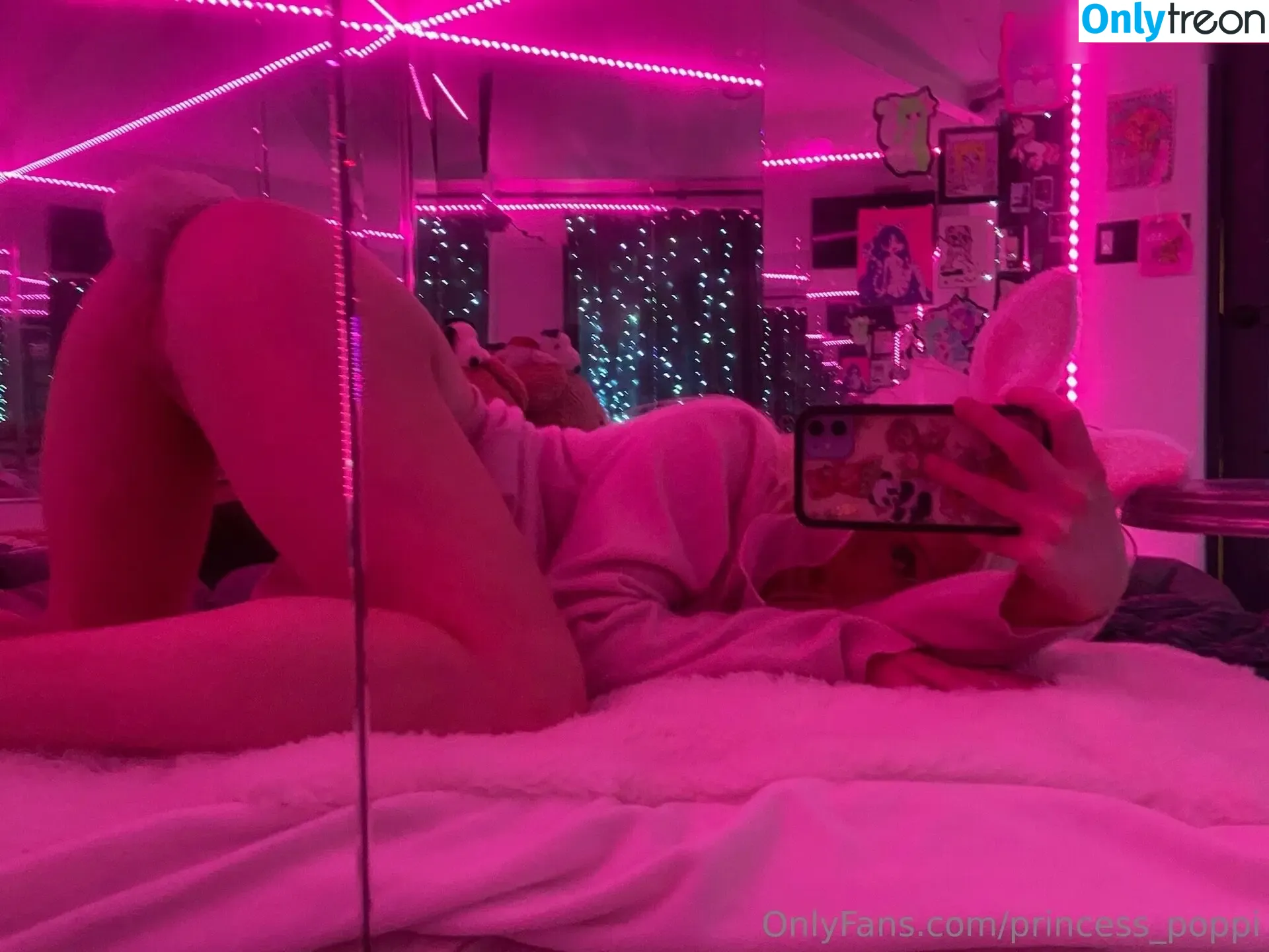 Princess_Poppi nude photo #0274 (Poppidoux / daisywaifufree / princess_poppy_vt)