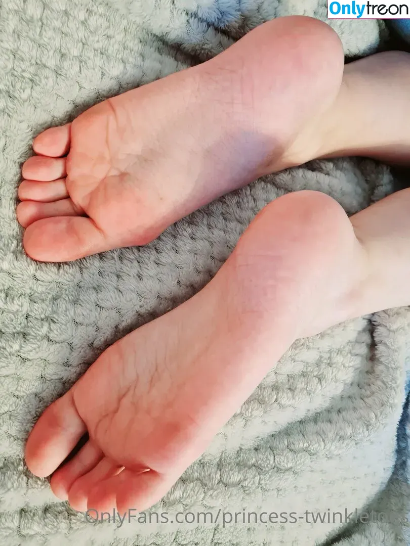 princess-twinkletoes nude photo #0001 (_princesstwinkletoes_)