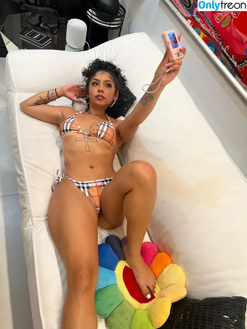 princessalisia nude photo #0008 (deityalicia / oj.alisia / ojalisia)
