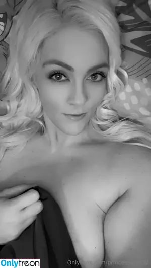  nude photo #0002