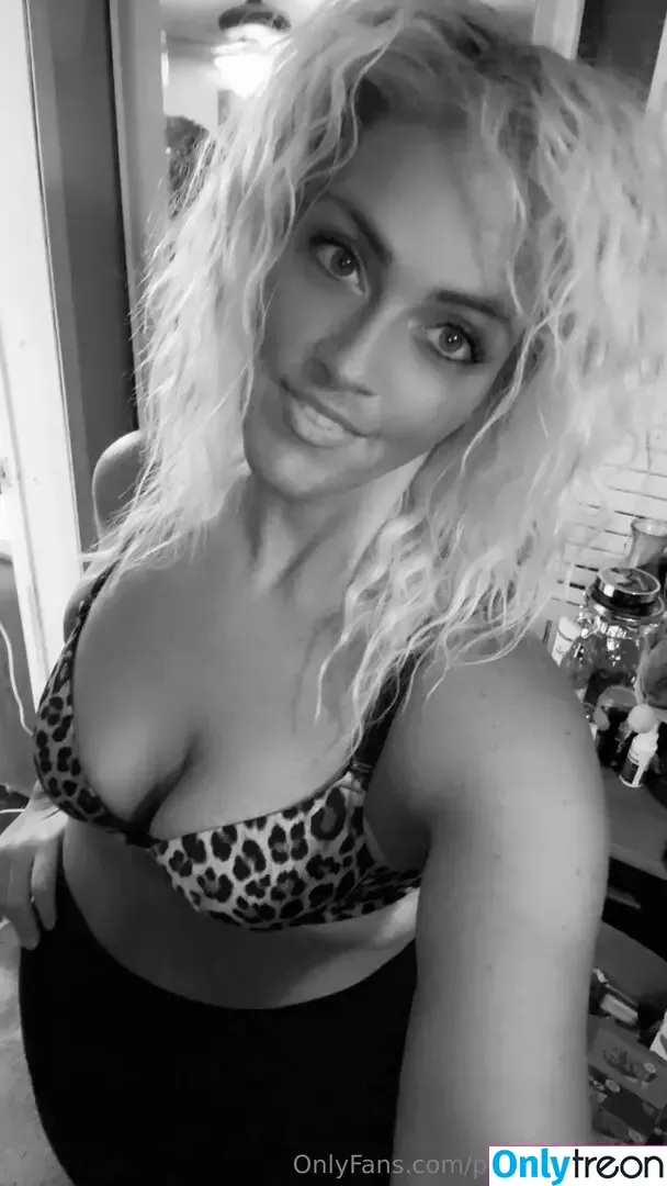 princessariel32 nude photo #0015 (princessariel32)