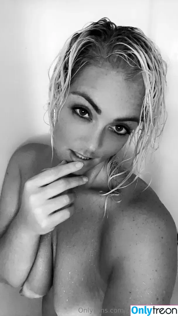 princessariel32 nude photo #0017 (princessariel32)