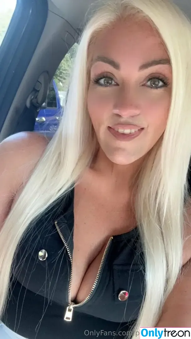 princessariel32 nude photo #0021 (princessariel32)