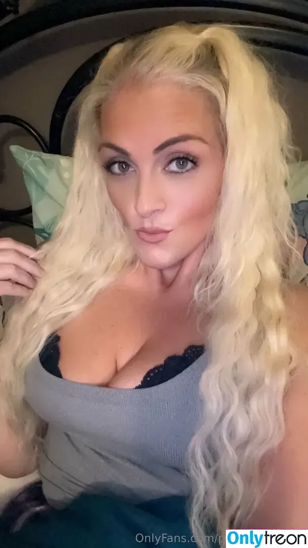 princessariel32 nude photo #0026 (princessariel32)