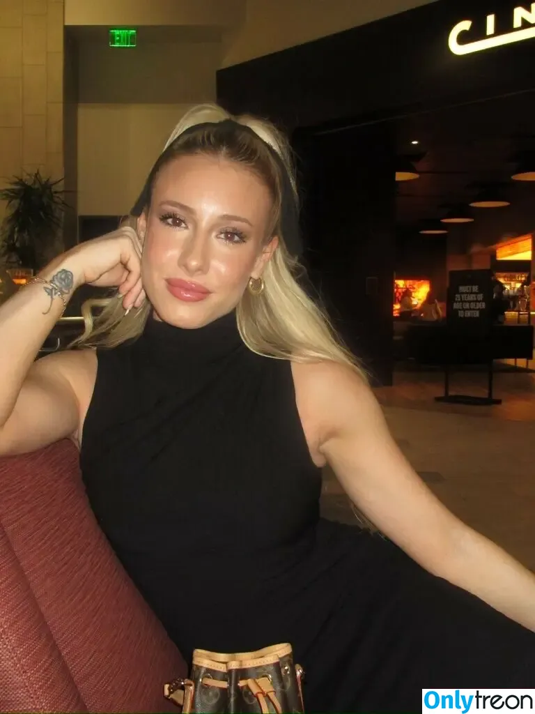 Princessava22 nude photo #0039 (goddessava22 / princessavaa222)