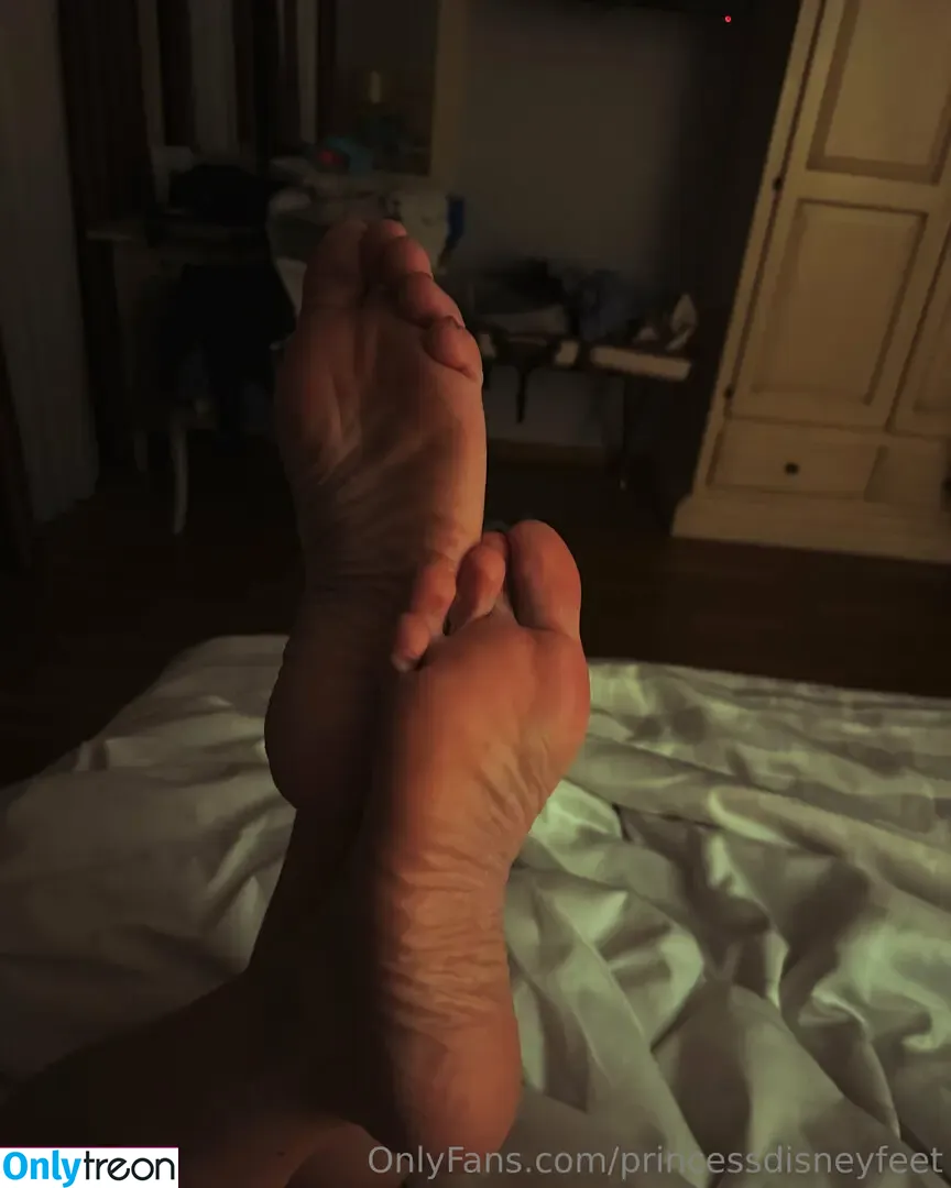 princessdisneyfeet nude photo #0003 (princessdisneyfeet)