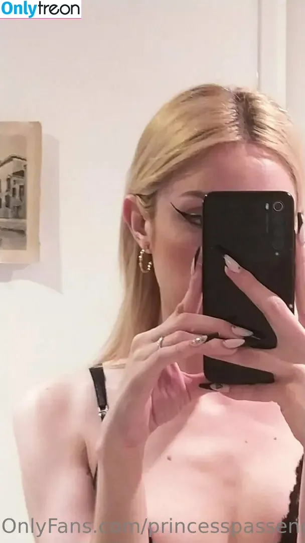 princesspassengerr nude photo #0027 (princesspassengerr)