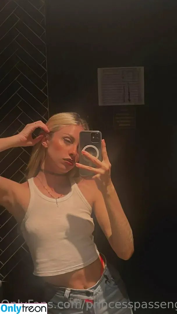 princesspassengerr nude photo #0040 (princesspassengerr)