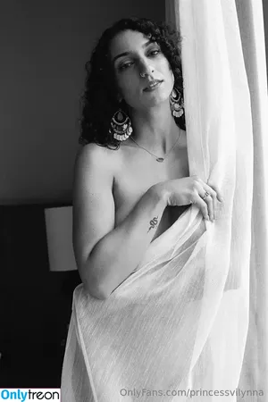 princessvilynna / princess_evilyn nude photo #0007