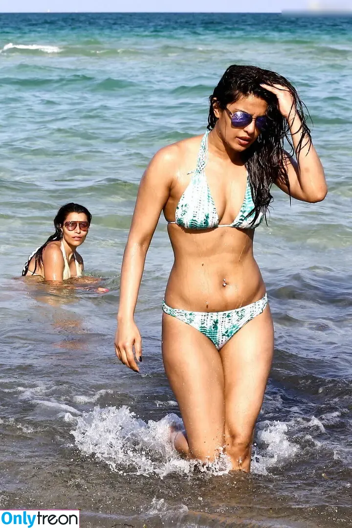 Priyanka Chopra голая photo #0017 (officialsherlynchopra / priyankachopra)