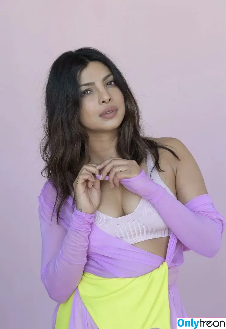 Priyanka Chopra голая photo #0125 (officialsherlynchopra / priyankachopra)