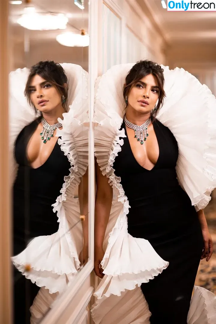 Priyanka Chopra голая photo #0020 (officialsherlynchopra / priyankachopra)