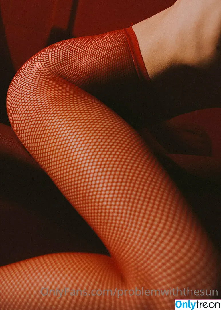 problemwiththesun nude photo #0035 (PEOPLEFROMTHELITTLETOWN / problem_with_the_sun / sun_problem)