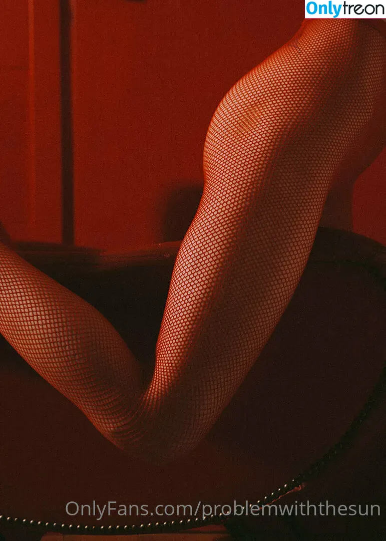 problemwiththesun nude photo #0053 (PEOPLEFROMTHELITTLETOWN / problem_with_the_sun / sun_problem)