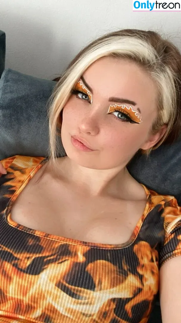 Proxyfox nude photo #0034 (Amaliuz)