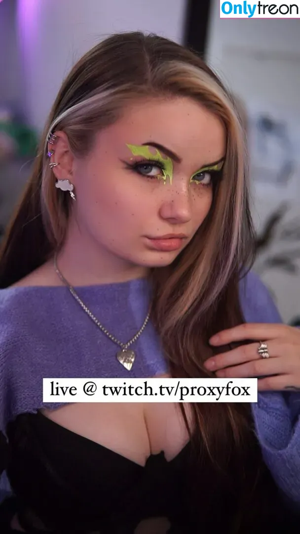 Proxyfox nude photo #0050 (Amaliuz)