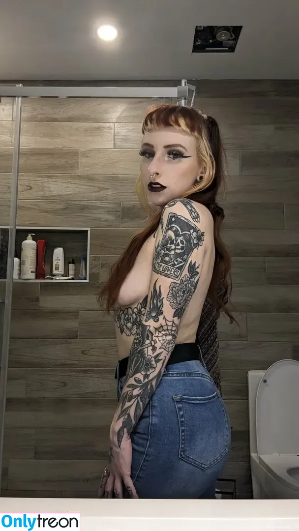 Ptite Inked nude photo #0006 (la_ptite_inked / ptite.inked)