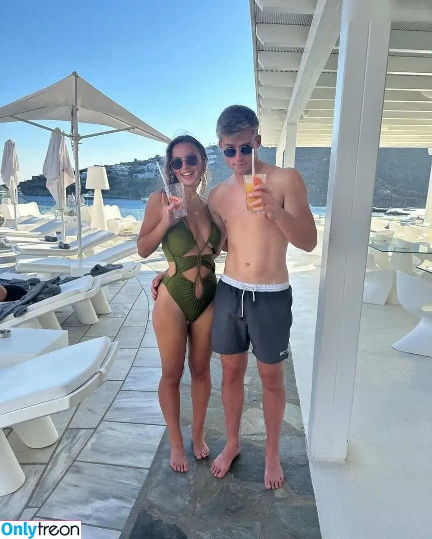 Puck Moonen nude photo #0005 (puckmoonen)