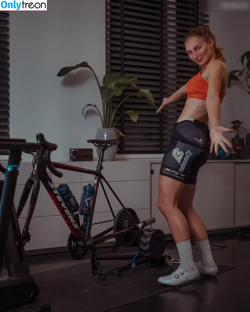 Puck Moonen nude photo #0034 (puckmoonen)