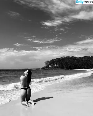 Pupinamente nude photo #0015